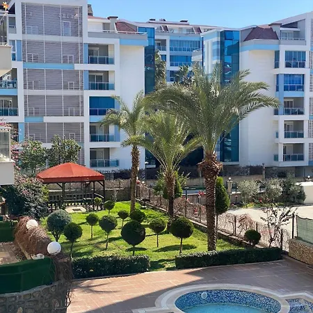 Kestel 100 Qm Teras, Pool Апартаменти *